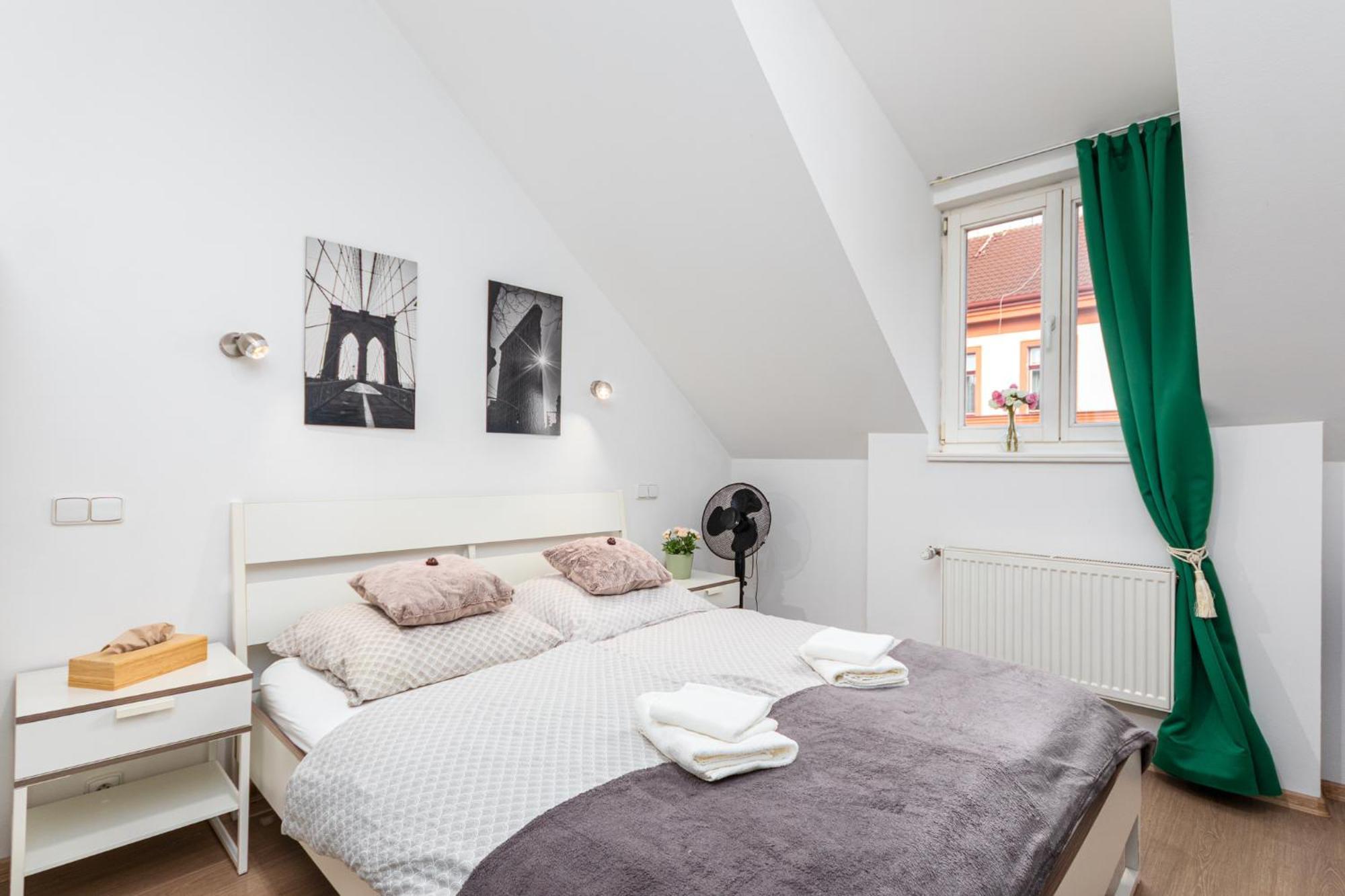 Private Retreat Close To Stations In Praha 3 Екстер'єр фото
