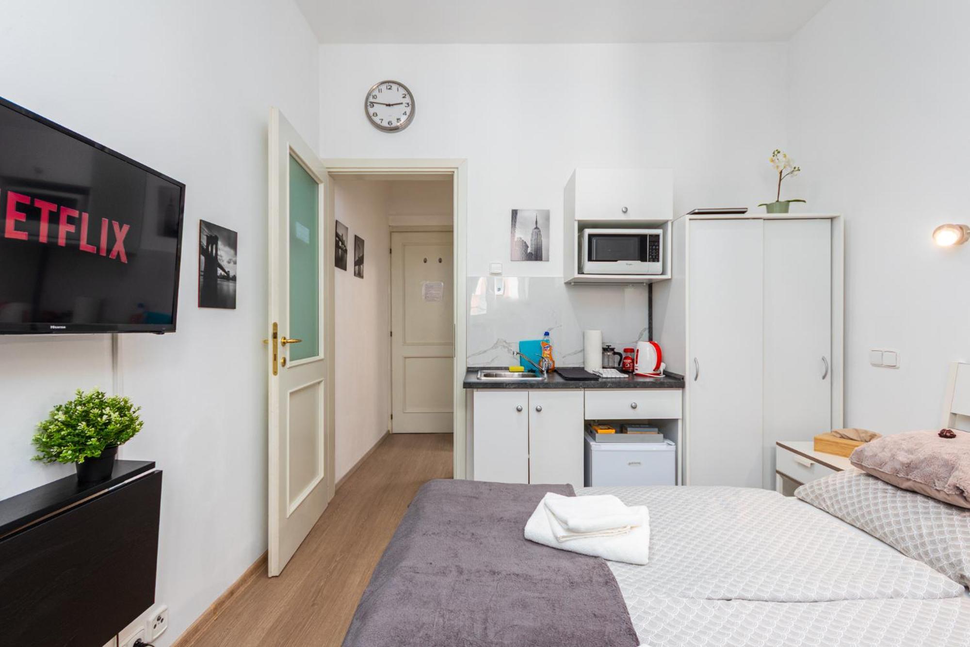 Private Retreat Close To Stations In Praha 3 Екстер'єр фото